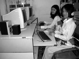 Computertische für Giang und Huong